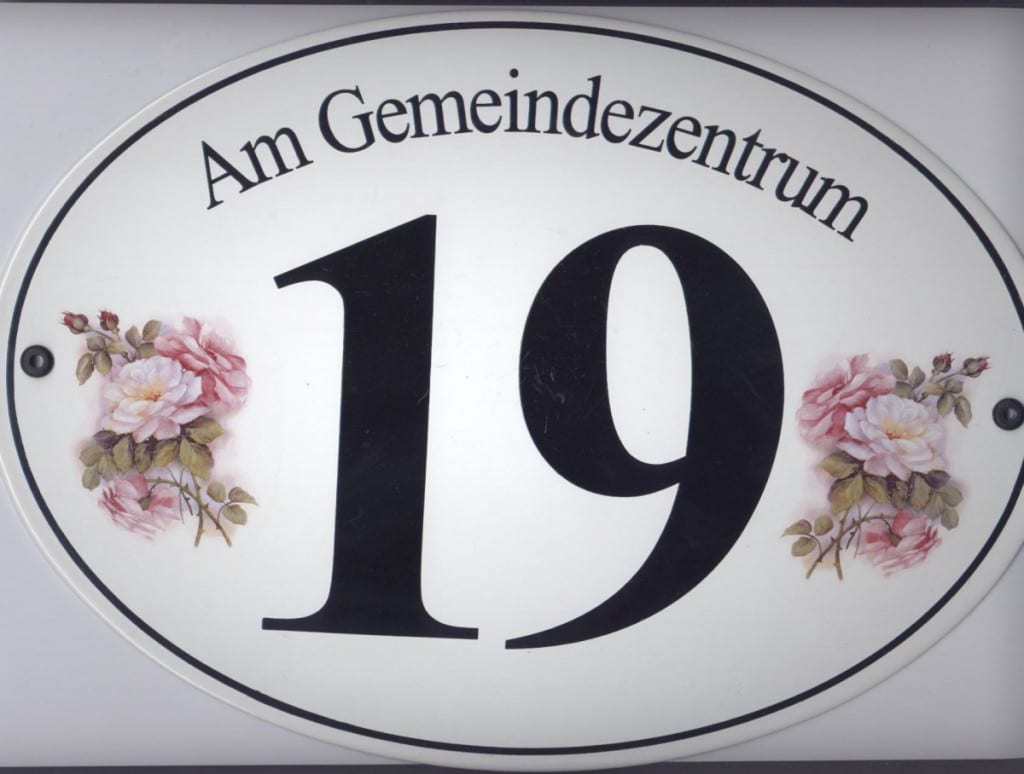 HausNr_oval_mit Rosen