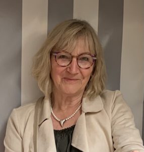 Inhaberin Helga Knauß-Auwärter von Auwärter Emailschilder Die Inhaberin